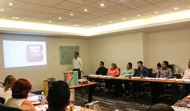 Certifica Panel Rey a Distribuidores en Monterrey