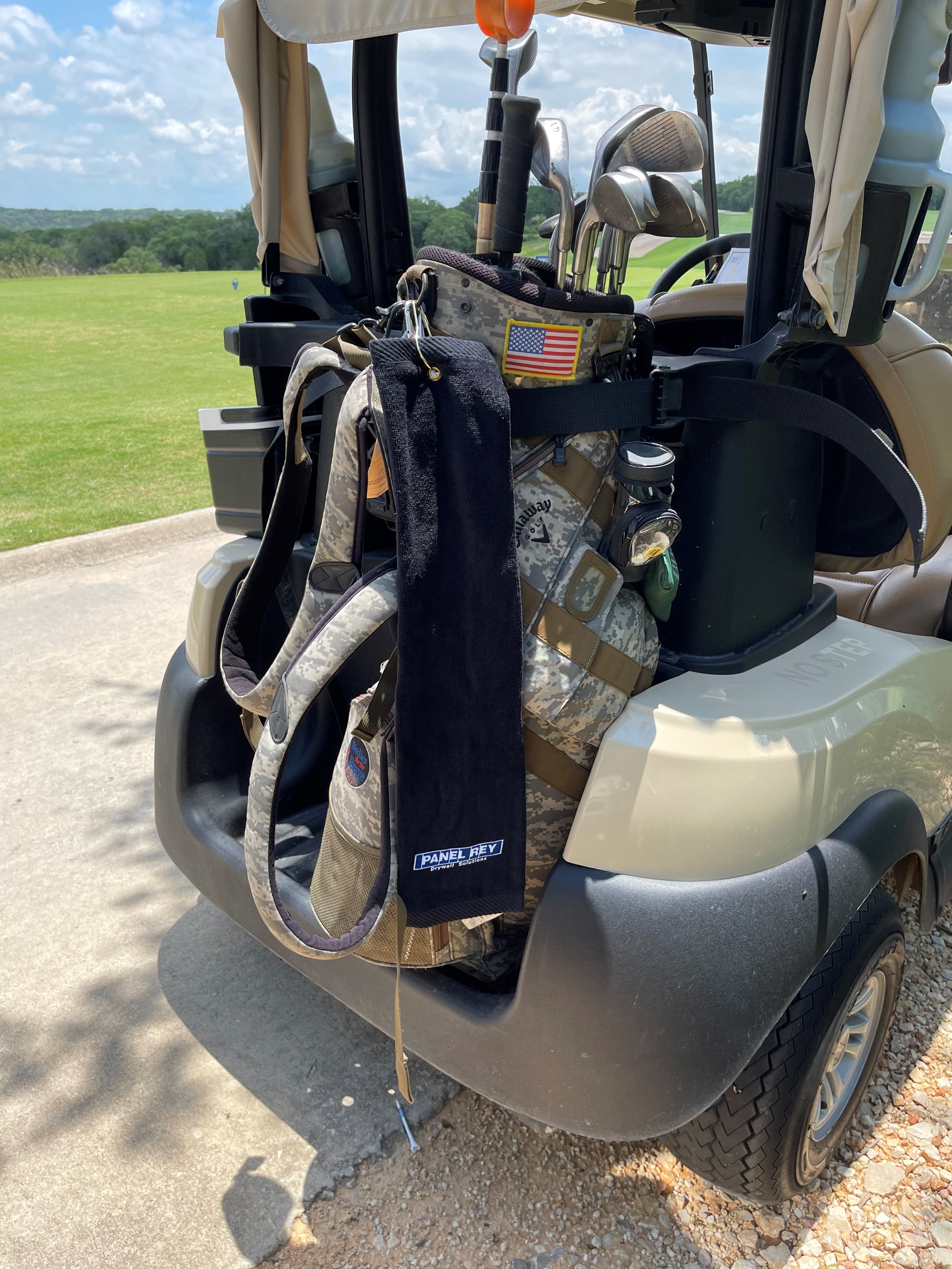 Panel Rey orgulloso y comprometido con la educación.