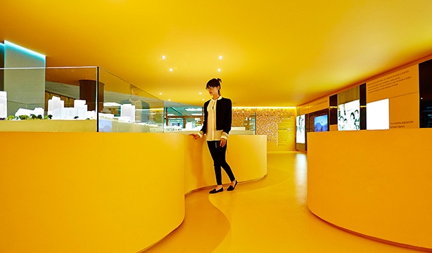 Showroom Distrito Tec con Panel Rey