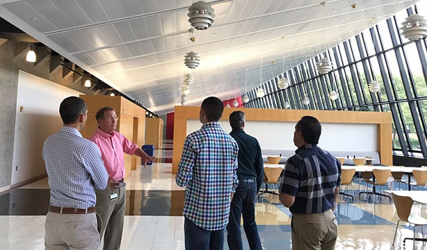 Viaje con Distribuidores a Oficinas Armstrong